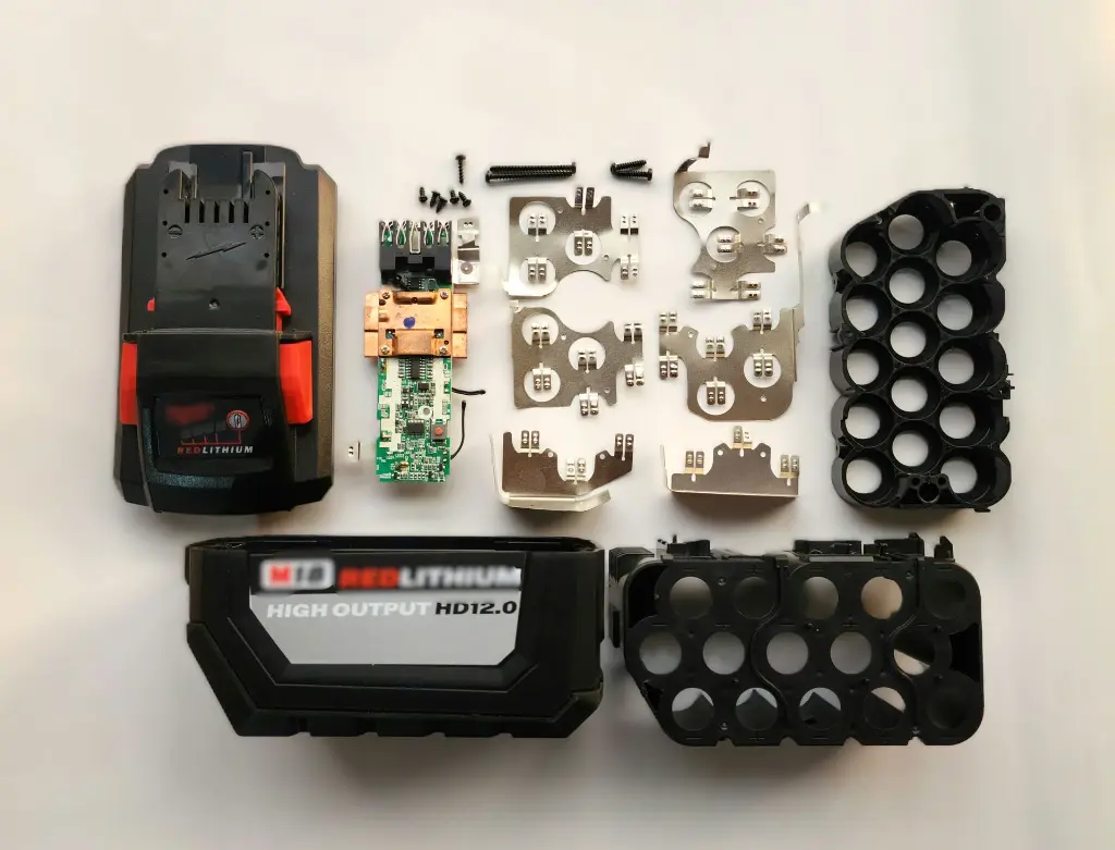 Milwaukee 18V 12A battery kit 21700 cells.webp
