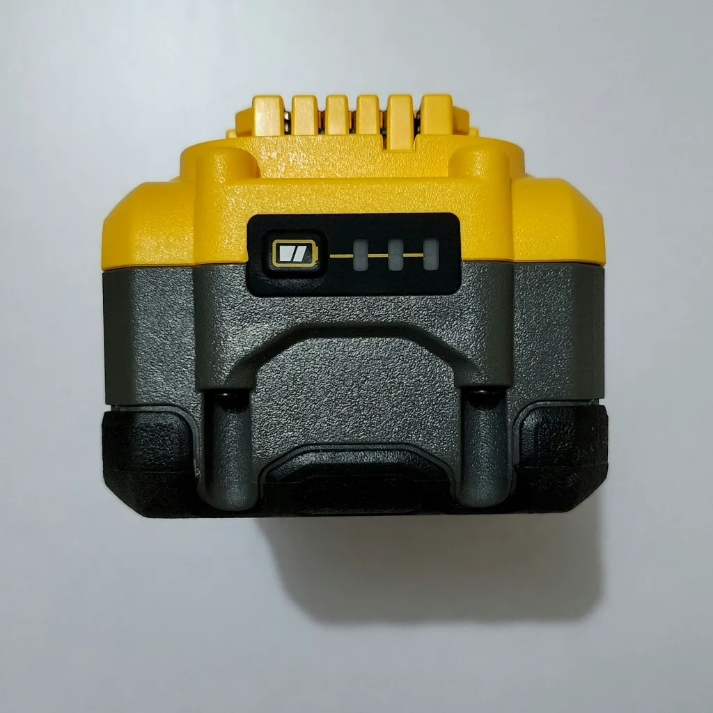 DCB2108 Battery front led viewwebp